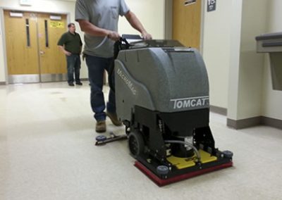 TomCat sport Edge cleaning vinyl flooring